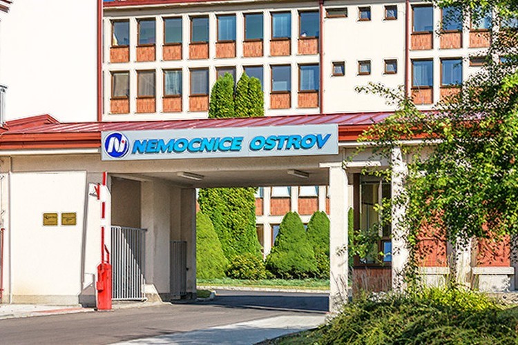 Studenti chtějí mít praxi v ostrovské nemocnici, je jich zde stále více