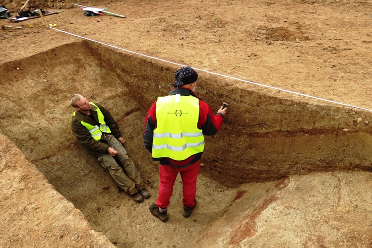 Archeologové z hradecké univerzity objevili sedm tisíc let starou obchodní stanici