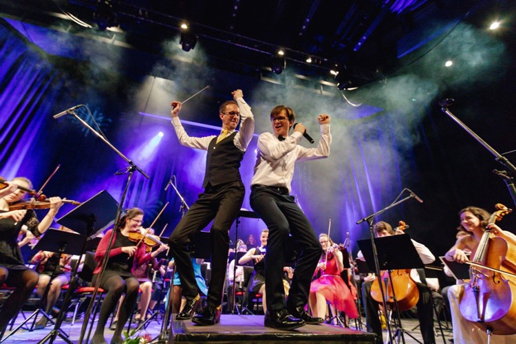 Galakoncert k 10. narozeninám Police Symphony Orchestra už 12. ledna v Lucerně