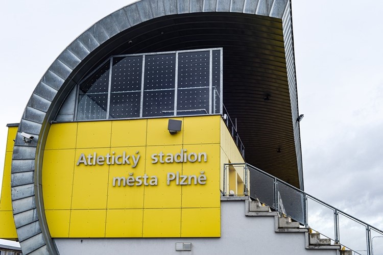 Nové zázemí na stadionu ve Skvrňanech už slouží veřejnosti