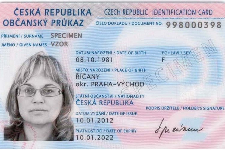 Lidé se po skončení nouzového stavu musí již měsíc prokazovat platnými občanskými průkazy. S výměnou přesto otálejí