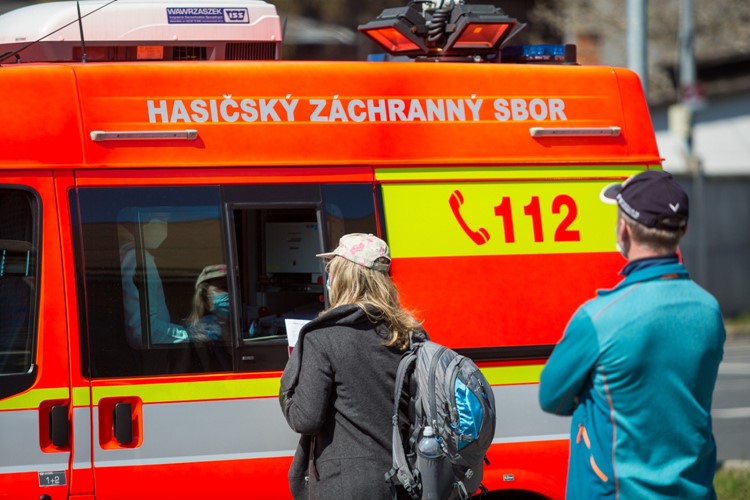 Hasiči i v průběhu Velikonoc pomáhali s repatriací českých občanů, od konce března jich do kraje dorazily už téměř tři stovky