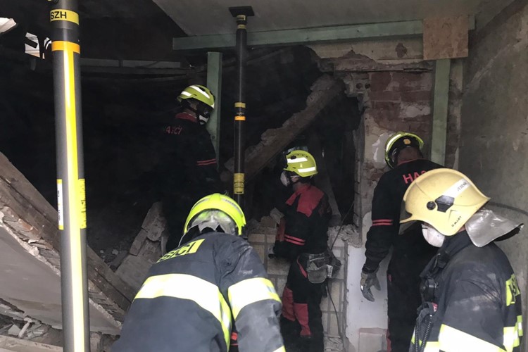 Náročný zásah hasičů u destrukce objektu Adolfovice, Jesenicko