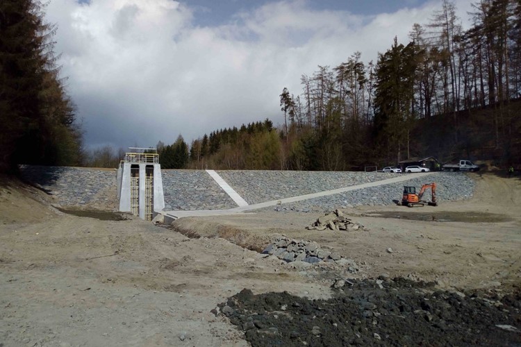 Povodí Moravy dokončuje obnovu vodní nádrže Hrabišín