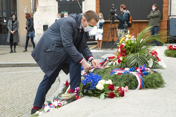 Vzpomínka u pomníku Díky, Ameriko! zakončila symbolicky plzeňské Slavnosti svobody, letos tak jiné