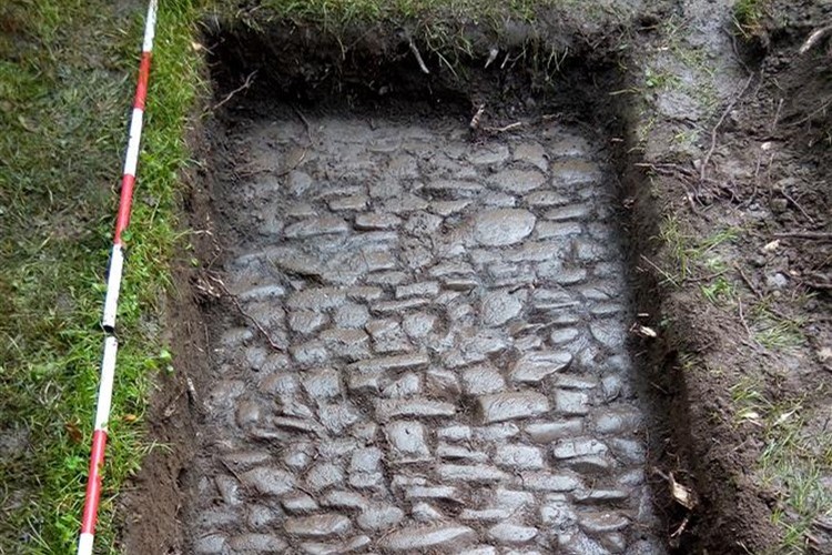 Náměstí ve Valašském Meziříčí odhalilo 300 let starou dlažbu