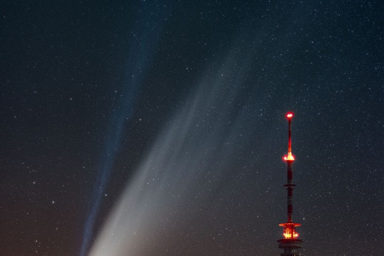 Titul Česká astrofotografie měsíce za červenec 2020 získal snímek Velká kometa roku 2020